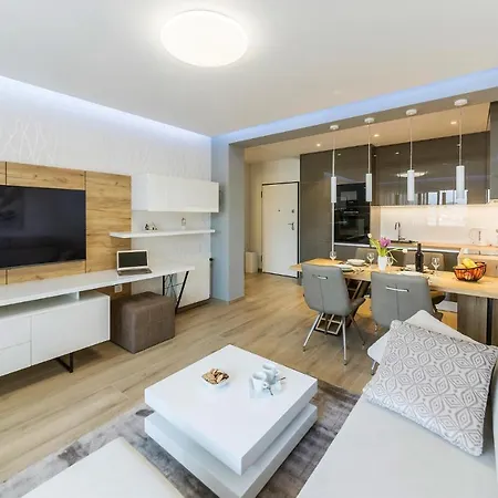 Gorgeous In With Kitchen * Pula