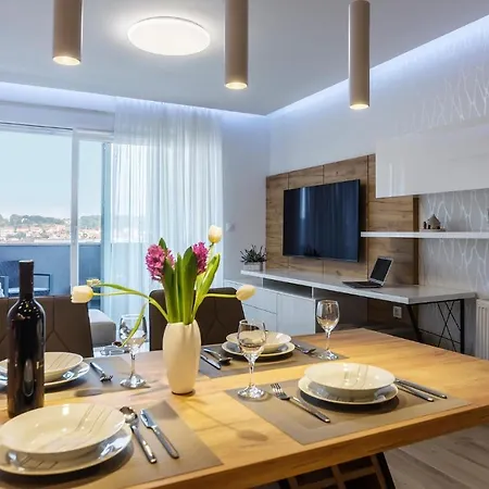 Gorgeous In With Kitchen Apartment Pula