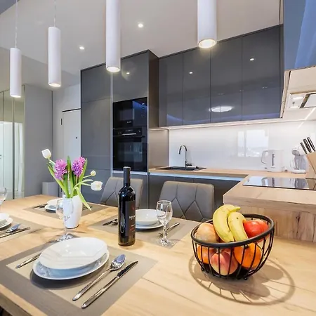 Gorgeous In With Kitchen * Pula