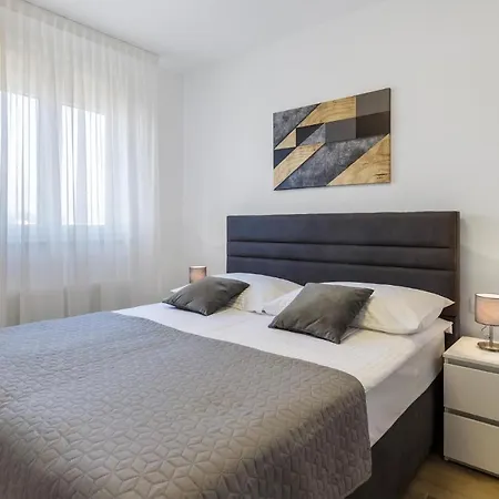 아파트 2 Bedroom Amazing In 풀라
