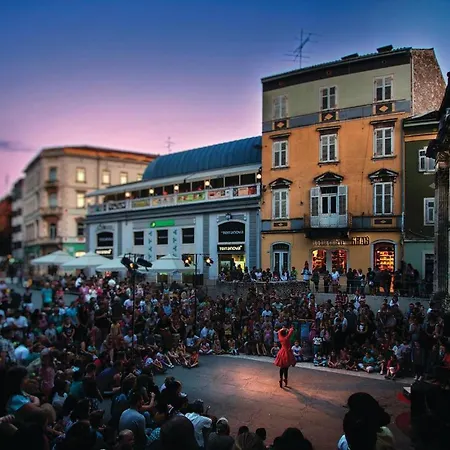 Διαμέρισμα Cozy In With Wifi Πούλα