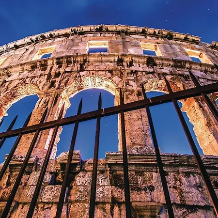Beautiful In * Pula